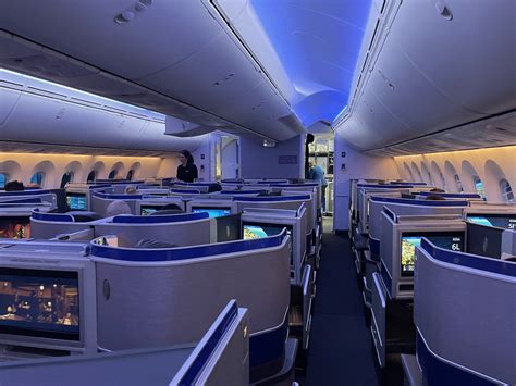 Review: United 787.
